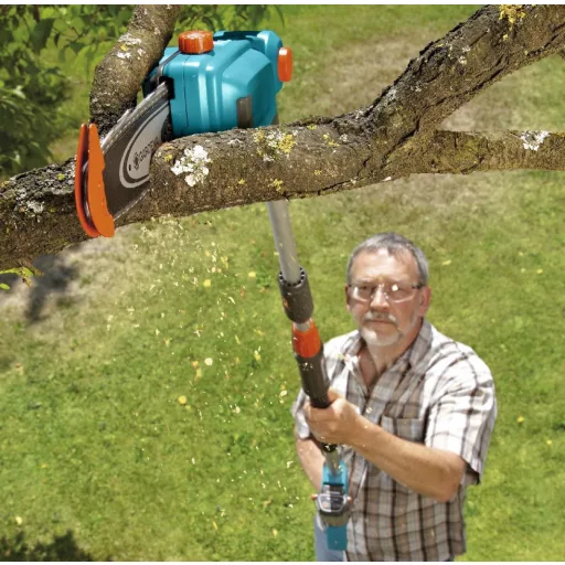 GARDENA TCS 20/18V P4A Teleszkópos ágvágó akkumulátorral