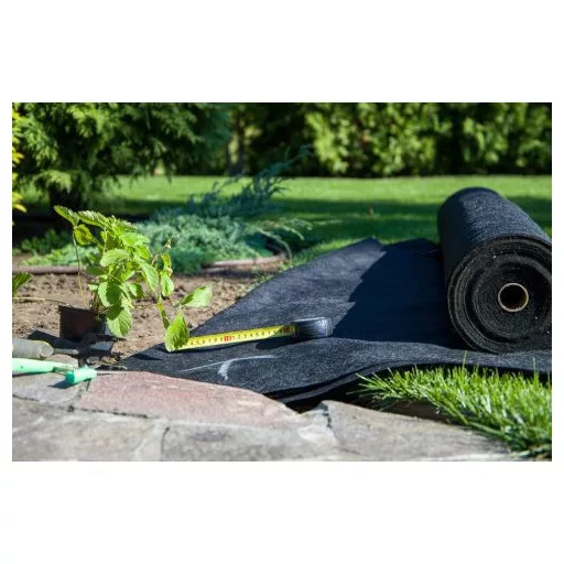 Talajtakaró geotextília fekete 50 gr , 1,6m x 50m