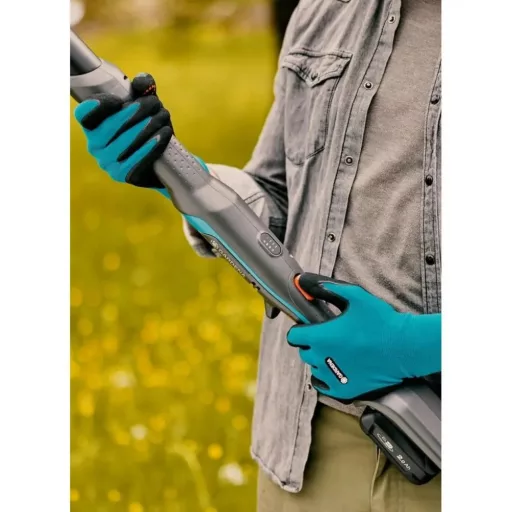 HighCut 250/18V P4A teleszkópos  akkumulátoros ágvágó olló akkumulátorral