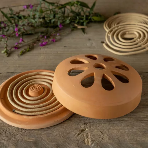 szunyogriaszto-spiral-terrakotta-tartoban