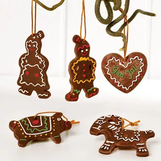 Kos formájú mézeskalács figura akasztóval